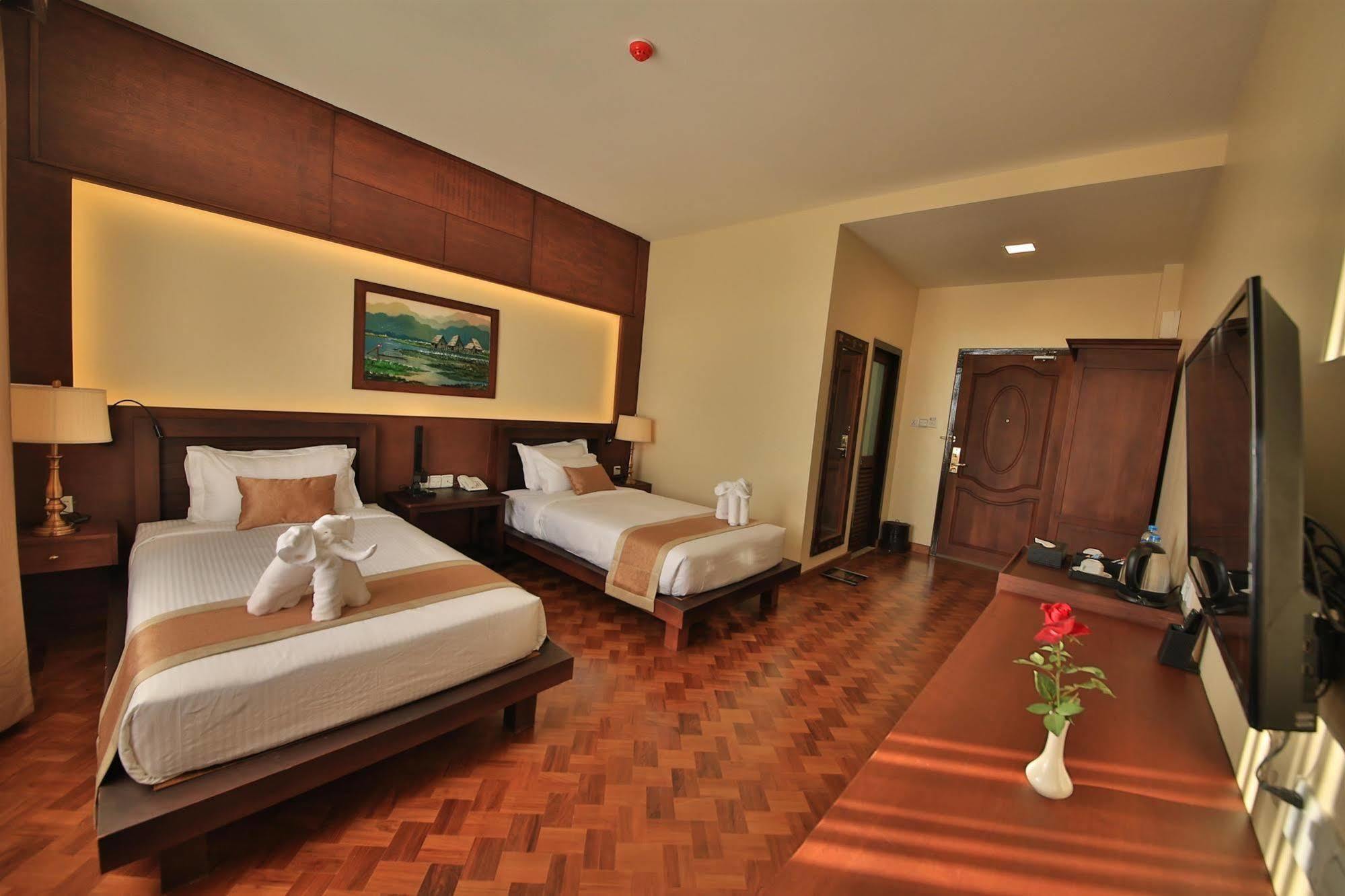 Thousand Island Hotel Inle Lake Екстериор снимка