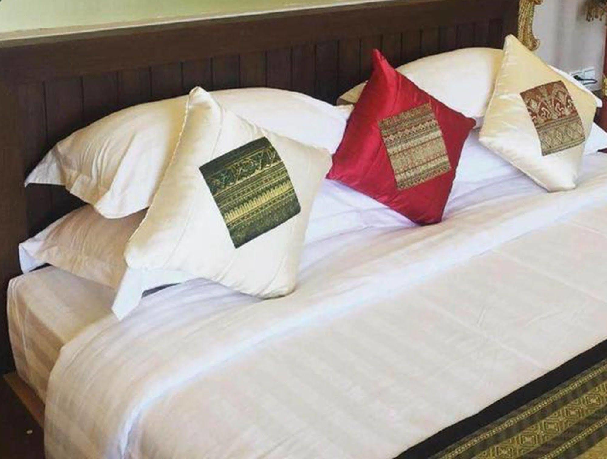 Thousand Island Hotel Inle Lake Екстериор снимка